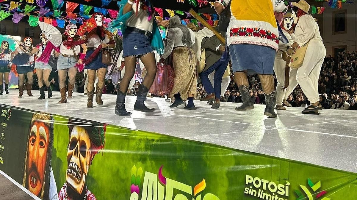 Xantolo 2026 arranca en San Luis Potosí con rituales, comparsas y desfile