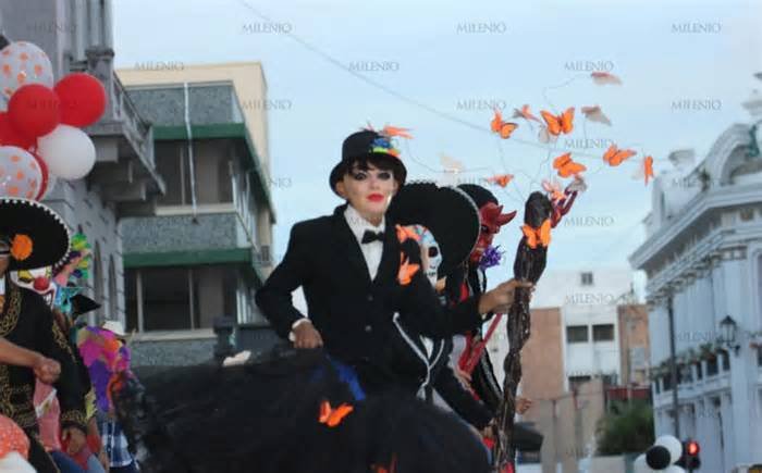 Estudiantes celebran Xantolo en Tampico con tradicional viejada y concurso de catrinas