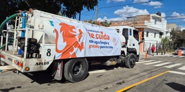 Guadalajara reparte más de dos millones de litros de agua en 80 colonias ante tandeos
