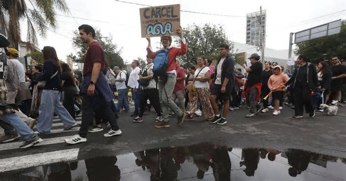Marcha por la calidad del agua en Guadalajara: 39 detenidos, 31 heridos y 10 mil asistentes (VIDEO)