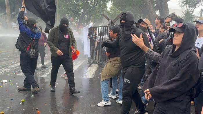 CEDHJ descarta tortura en marcha por el agua en Guadalajara, pero mantiene revisión por abuso policial