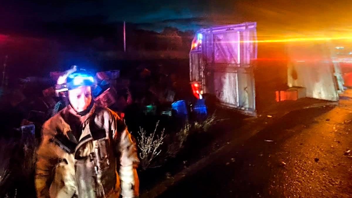 Volcadura en Morelia–Pátzcuaro deja dos personas heridas cerca de Tiripetío