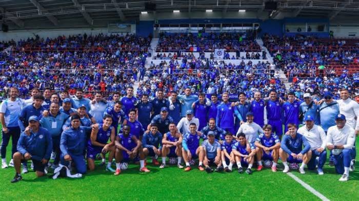 ¡Fiesta celeste! Cruz Azul entrena en Ciudad Cooperativa y revive sus raíces previo al partido contra Querétaro