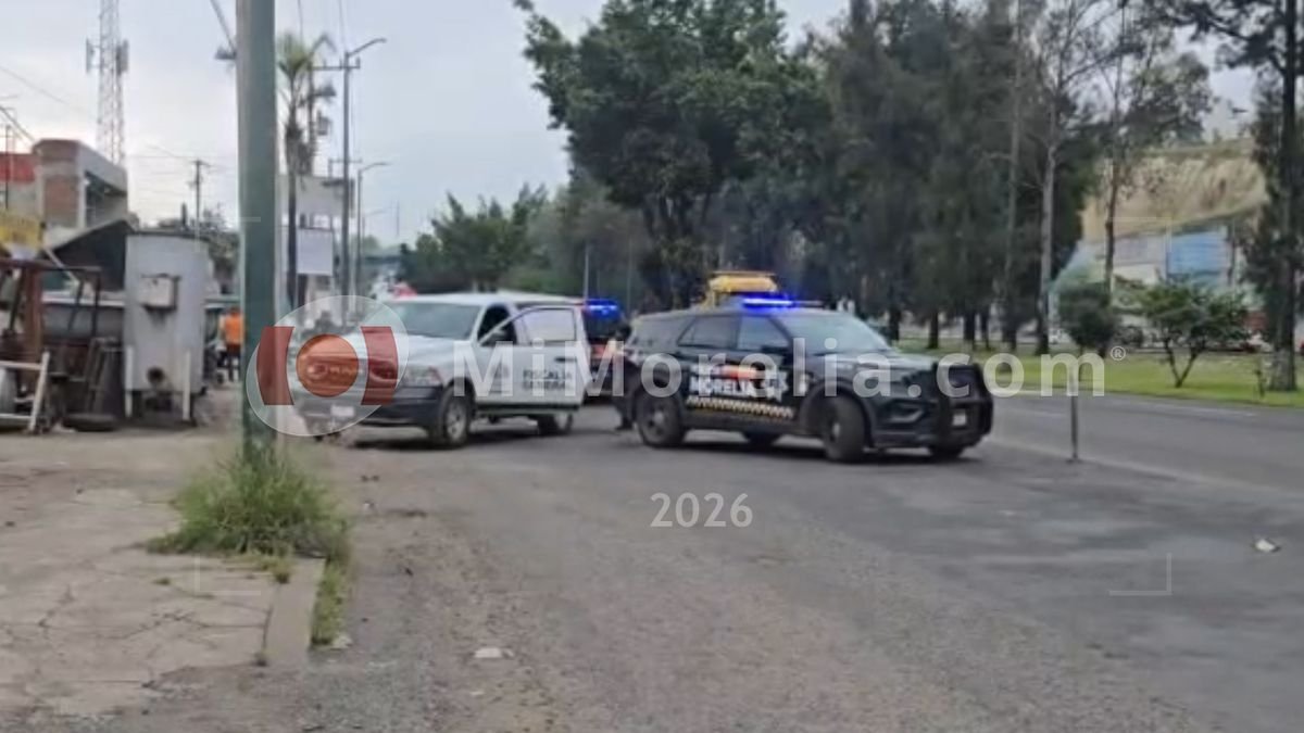 Motociclista fallece en el Libramiento Norte de Morelia; quedó tendido sobre el asfalto