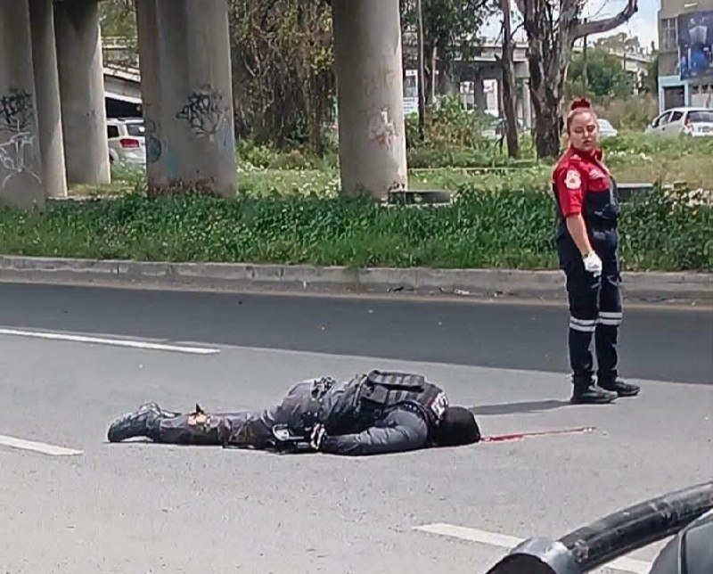 TRAGEDIA EN LA LECHERÍA-TEXCOCO: MUERE POLICÍA DE TECÁMAC TRAS DERRAPAR CON SU MOTOPATRULLA "EL CASCO NO LE SIRVIÓ…