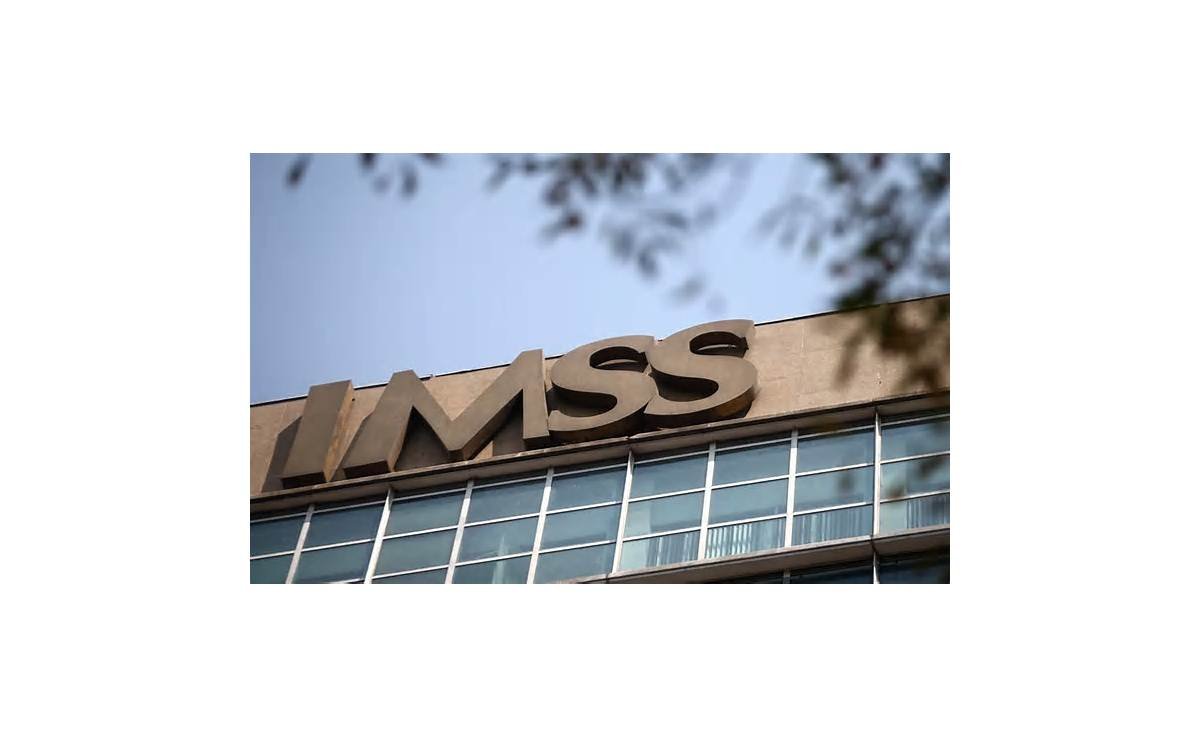 Trabajadores sindicalizados del IMSS protestan en Tuxtla Gutiérrez, Chiapas; exigen medicamentos, insumos y aumento salarial