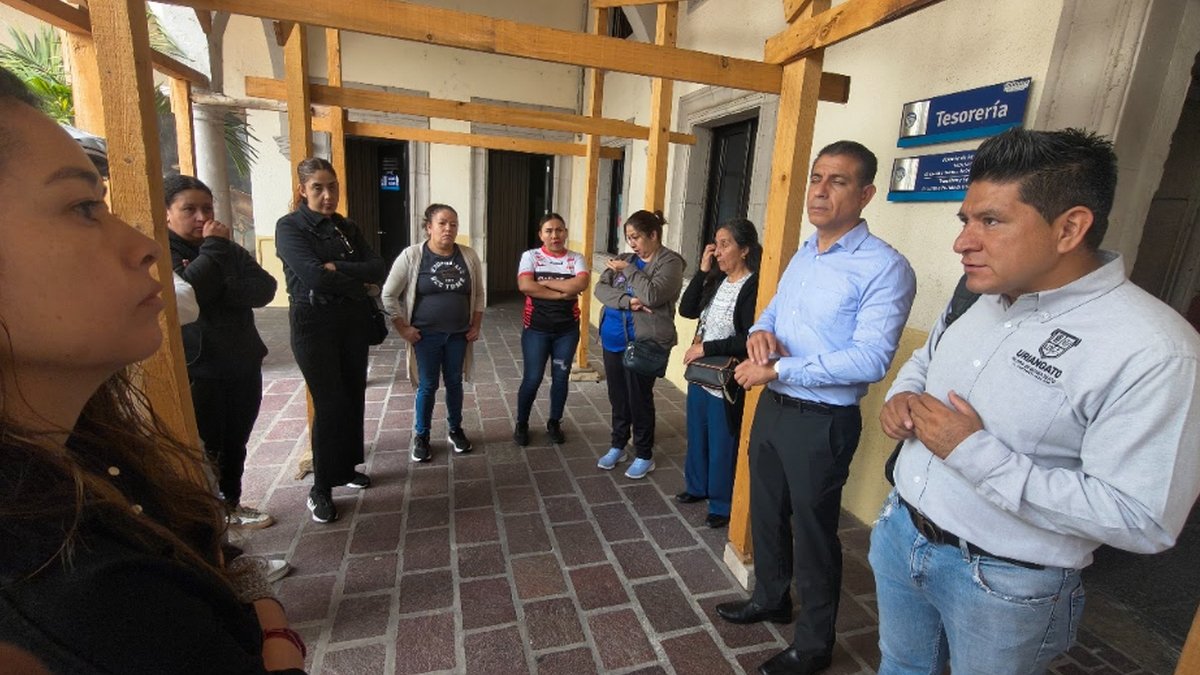 Corredor textil de Uriangato pierde clientes y comerciantes rechazan obra en plena temporada alta