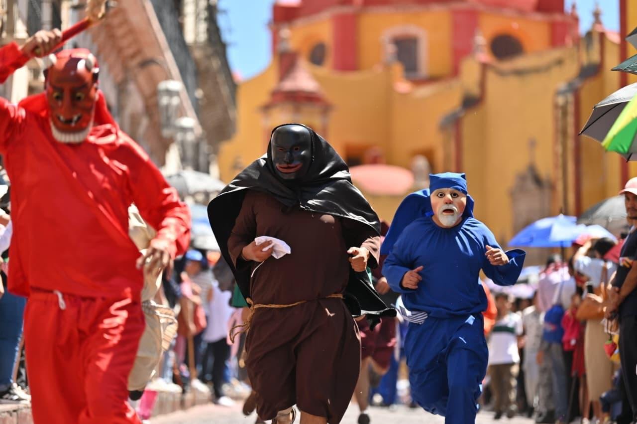 Celebran aniversario de la Toma de la Alhóndiga con desfile en Guanajuato capital