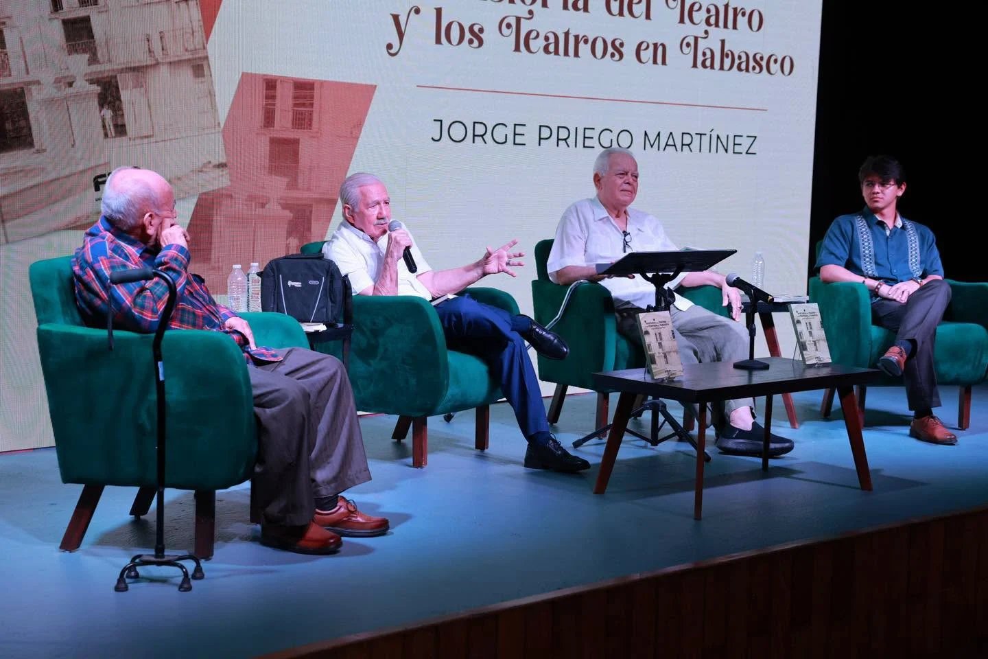Presentan el libro “Historia del Teatro y los Teatros en Tabasco” de Jorge Priego Martínez en el Centro Cultural Villahermosa