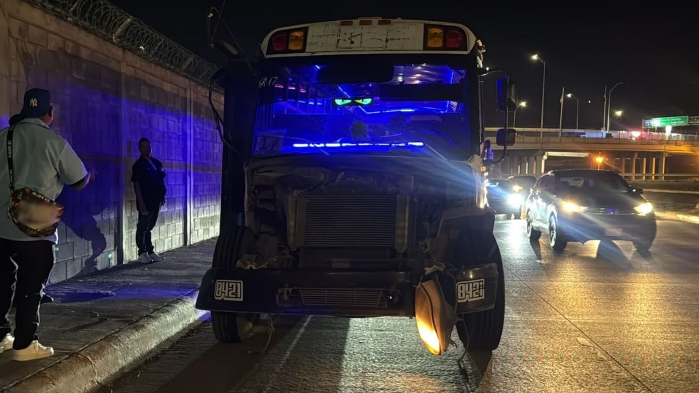 Chocan Tres Unidades de Transporte de Personal en Ciudad Juárez
