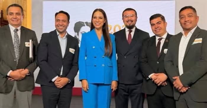 Libia Dennise y alcaldes de Guanajuato asisten a reunión sobre Vivienda del Bienestar en Palacio Nacional