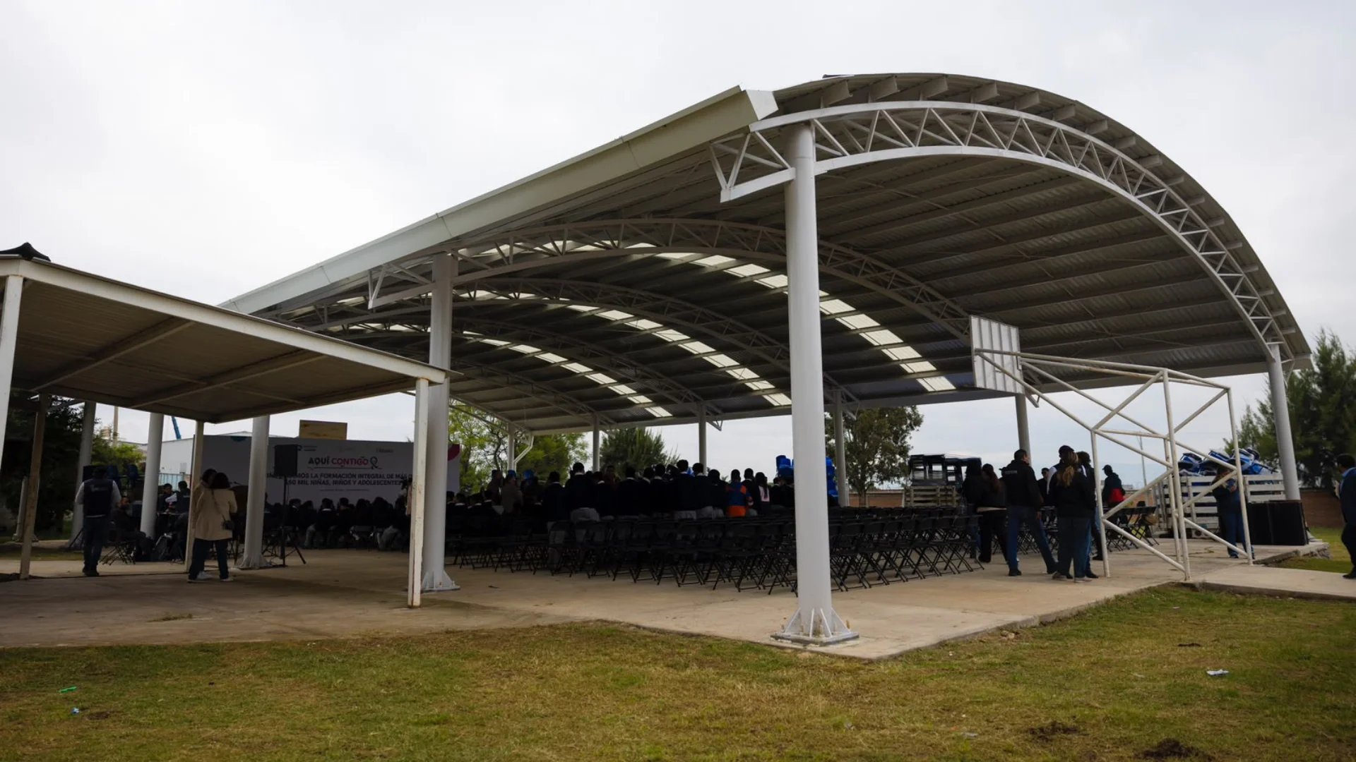 Entregan arcotecho en telesecundaria de San Juan del Río