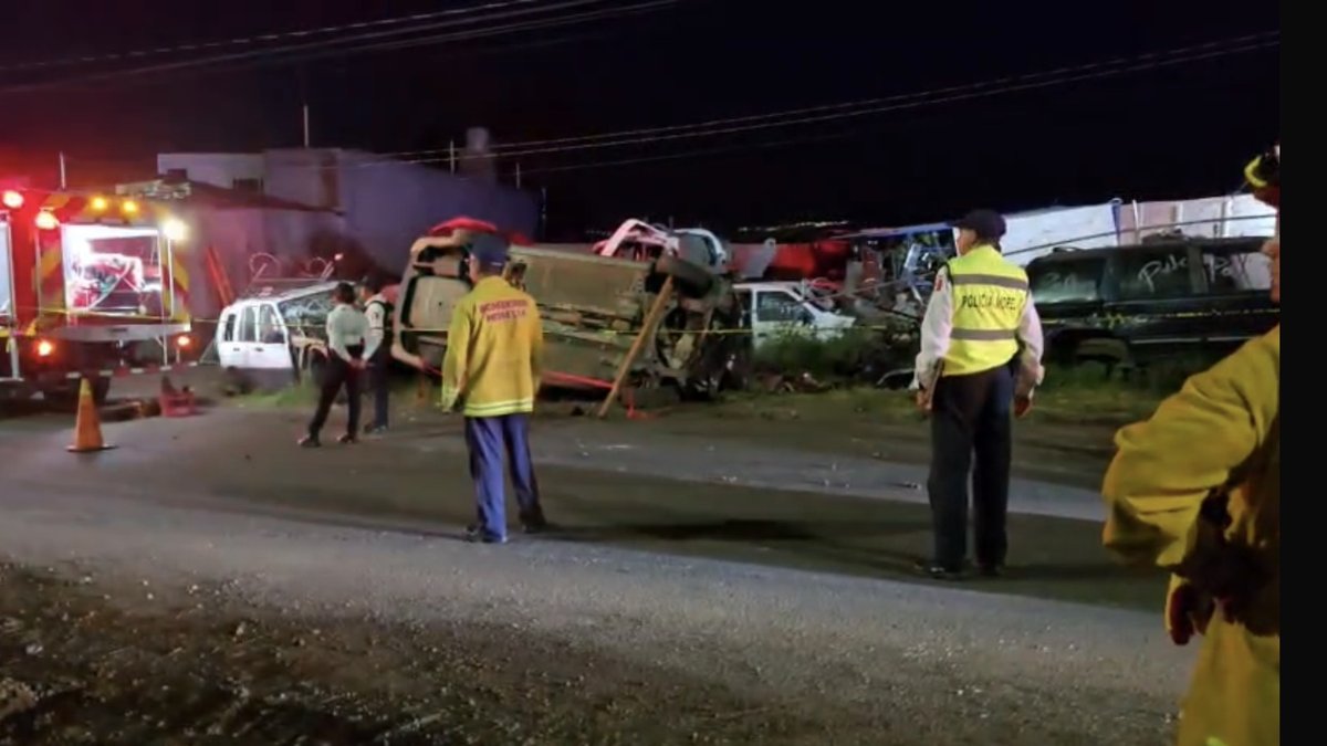 ¡Trágico accidente! Automovilista muere tras volcar y chocar contra deshuesadero en Morelia