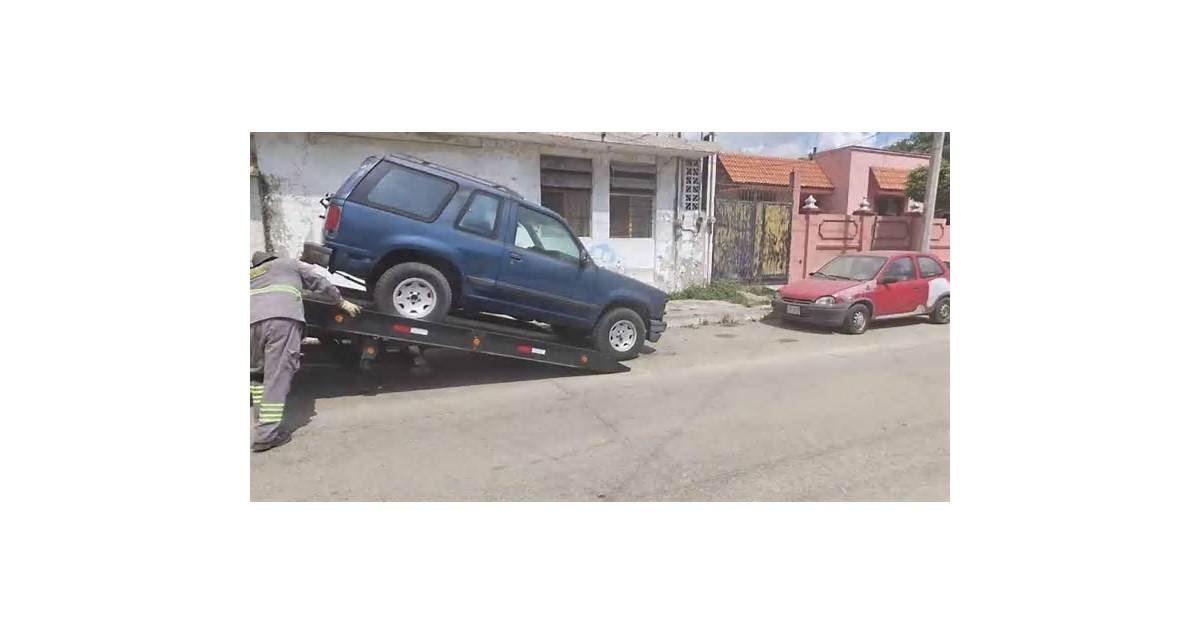 Mantienen operativo para retirar vehículos abandonados en Tampico, Tamaulipas