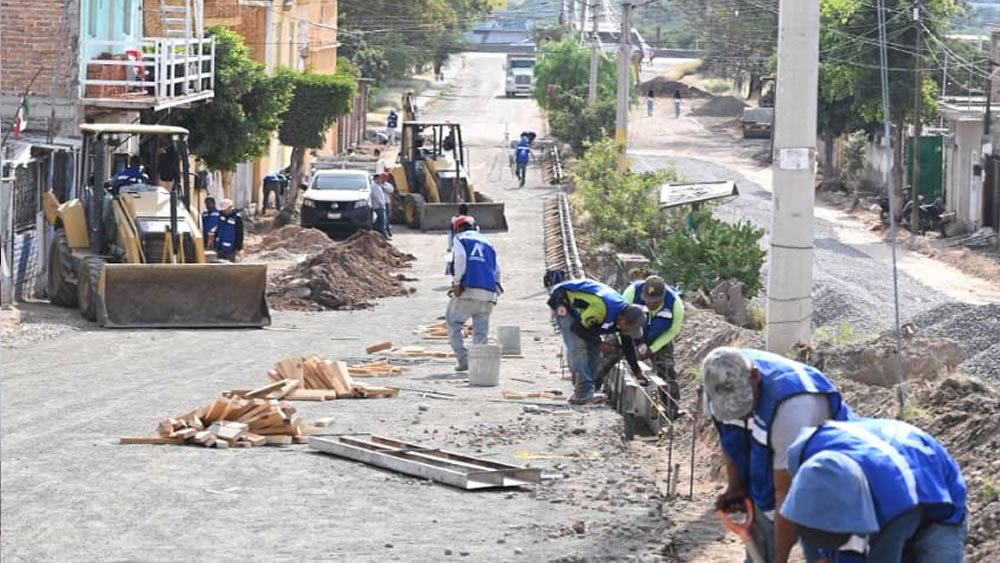 Irapuato inicia pavimentación de calles en dos colonias