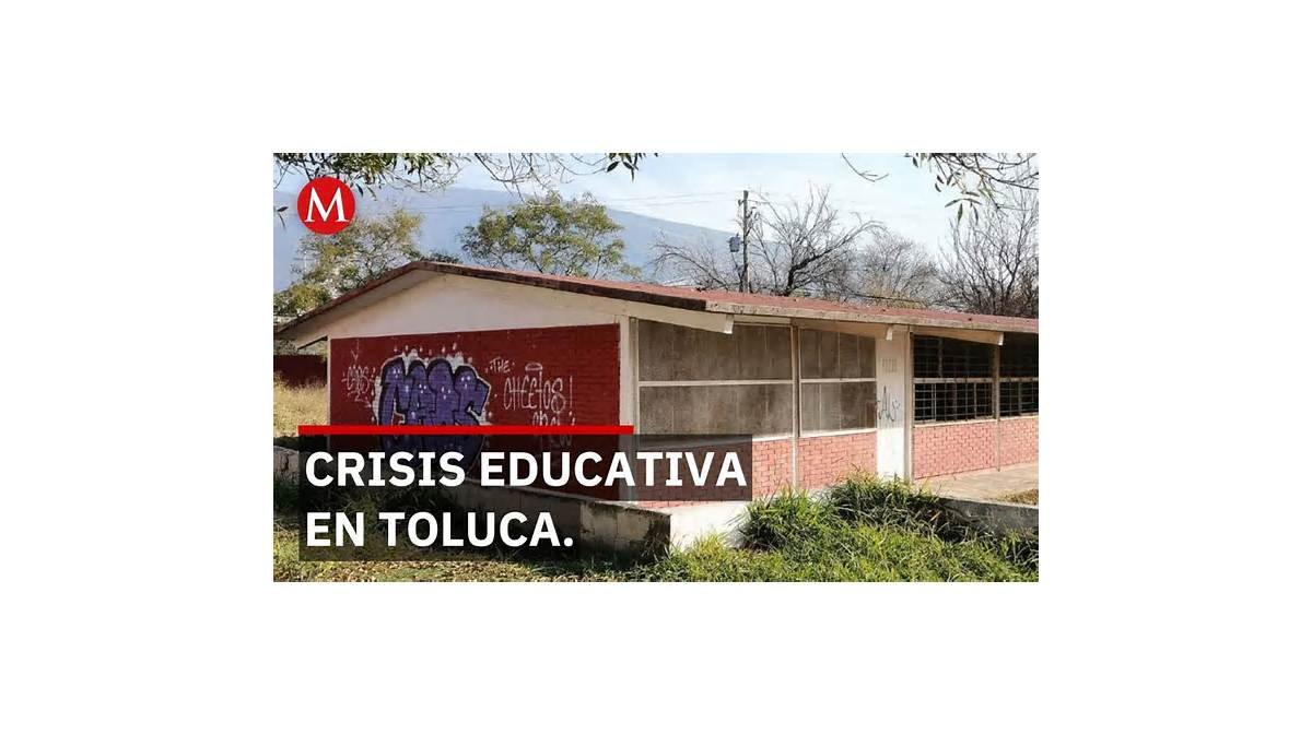 Toluca: 246 estudiantes de la preparatoria Hermanos Flores Magón toman clases en aulas de madera