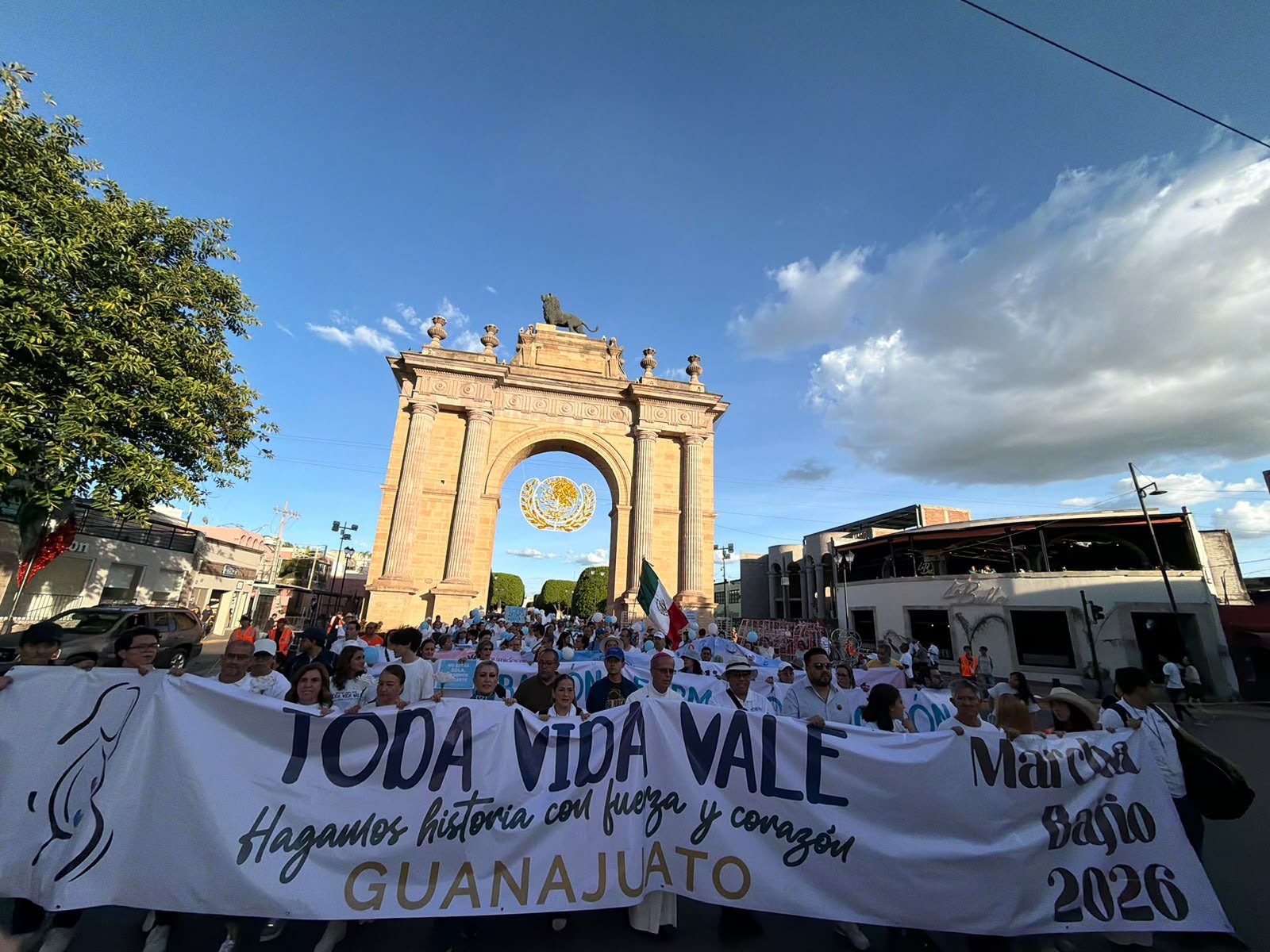 Más de 13 mil personas marcharon en Celaya, León e Irapuato en contra del aborto