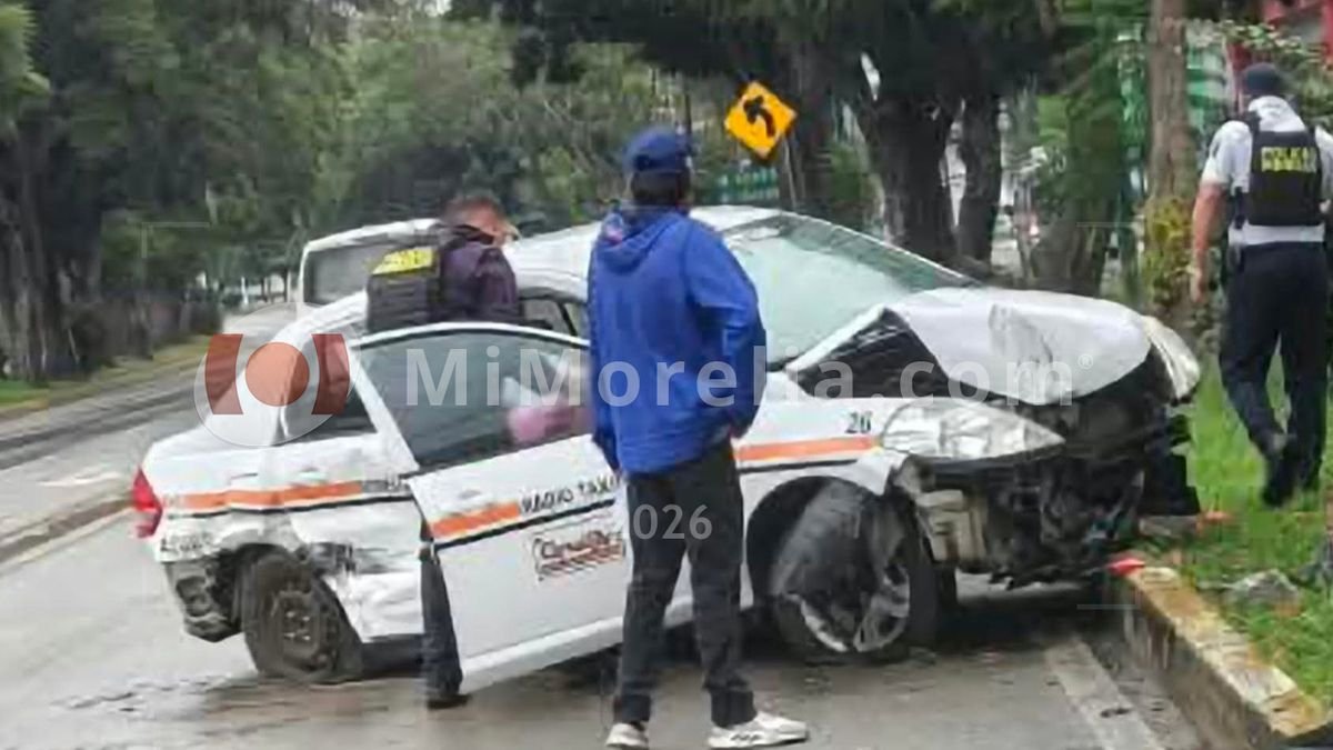 Dos percances en Morelia: pasajeros de taxi resultan heridos y una vaca muere atropellada rumbo al Recinto Ferial