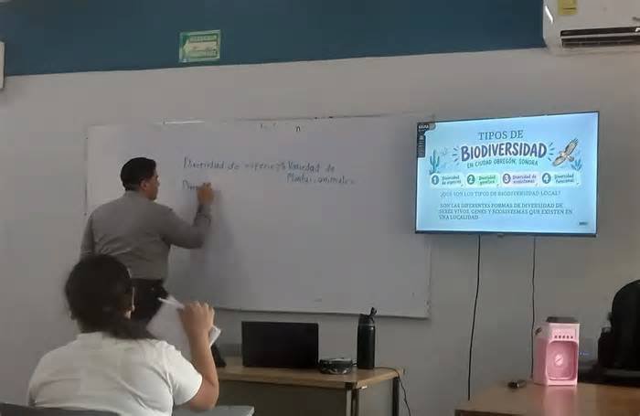 Alumnos de la Normal de Obregón irán a la Paz, Baja California
