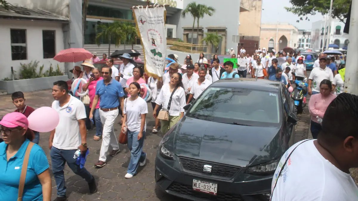 Feligreses marchan en Villahermosa en defensa de la vida y la paz