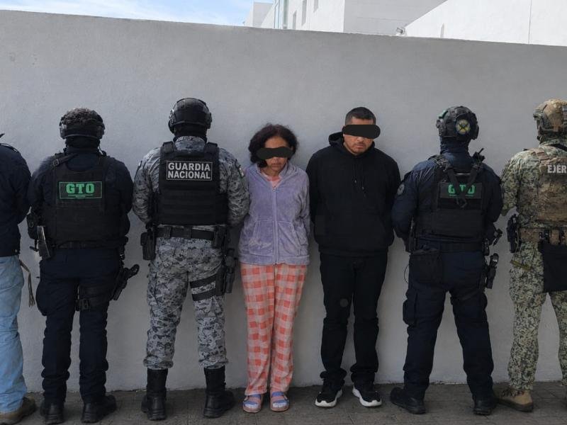 Detienen a dos personas con droga y cartuchos en Valle de Santiago