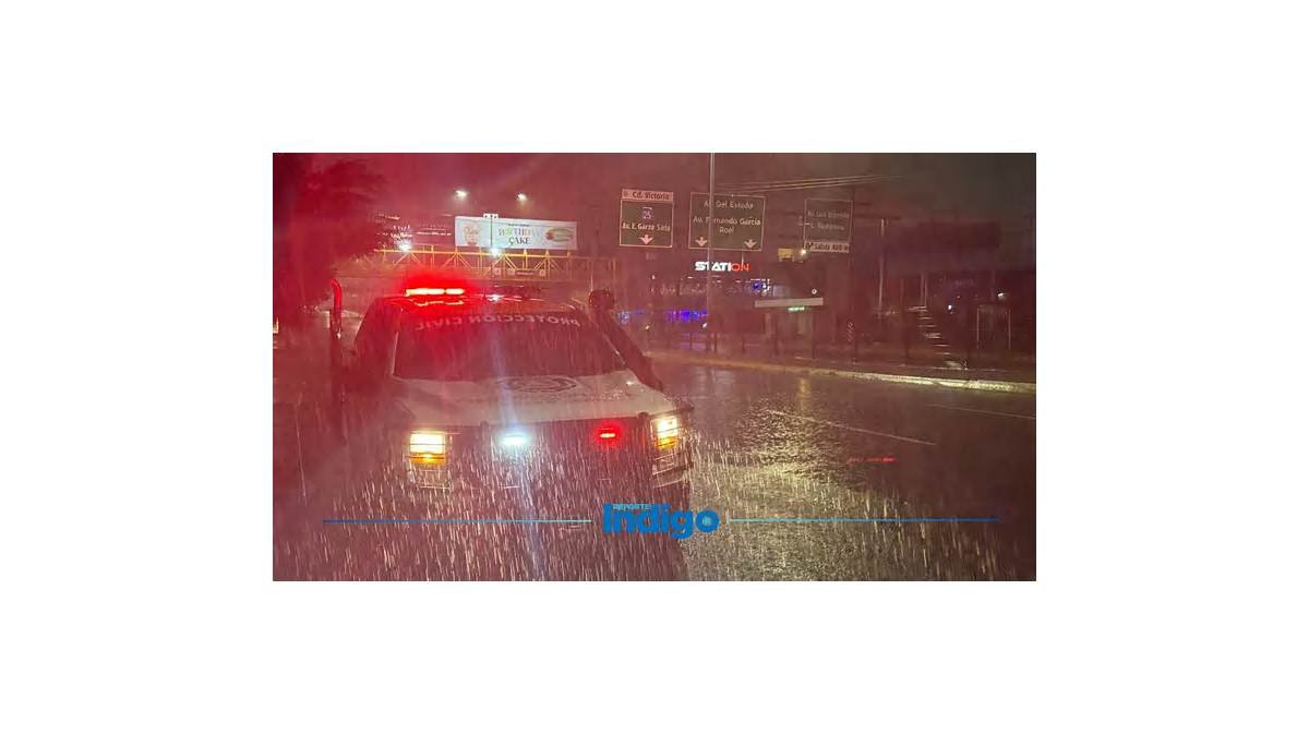 Lluvias en Monterrey: Protección Civil atiende 14 reportes de vehículos varados por inundaciones