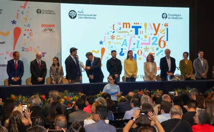 La política pasa, la cultura queda, dice Krauze en la FIL de Monterrey; inauguran 9 días de cultura