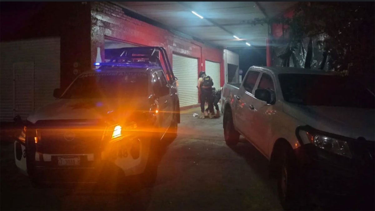 Ataque armado en Yuriria: Asesinan a hombre en tienda y disparan contra policías en huida