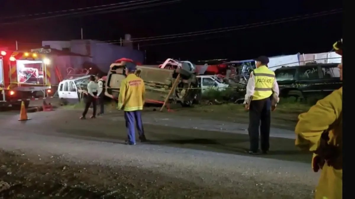 Automovilista muere al volcar y chocar en Morelia