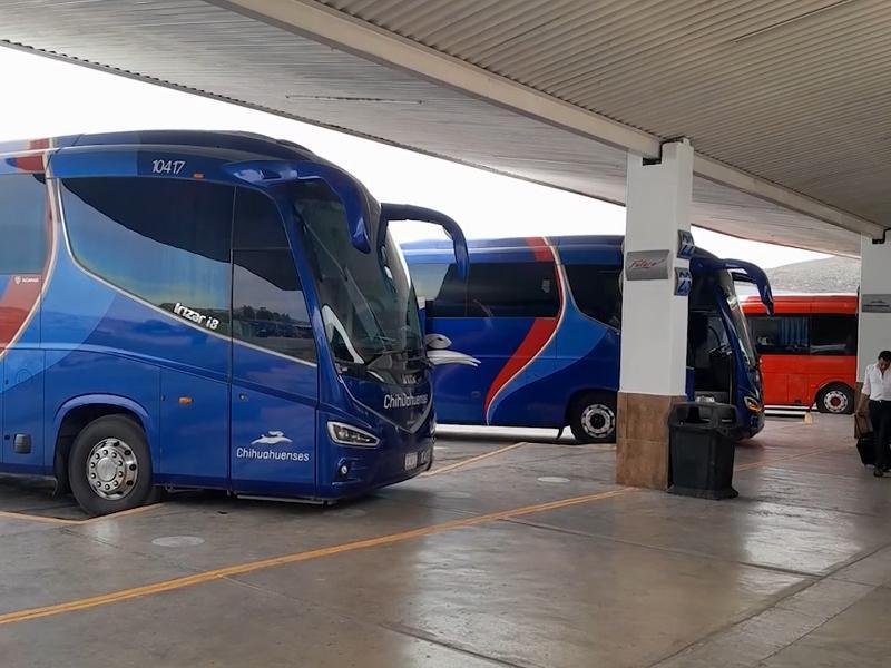 Transporte informal afecta a la Central de Autobuses en Zacatecas