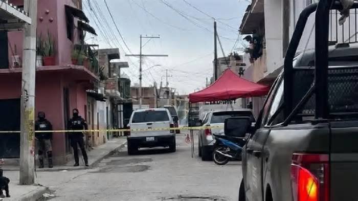 Pareja de adultos mayores es atacada a balazos mientras dormía en Salamanca; muere la mujer