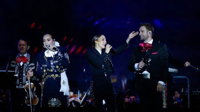 Juan Gabriel es homenajeado en Monterrey durante inauguración del Festival Santa Lucía 2026
