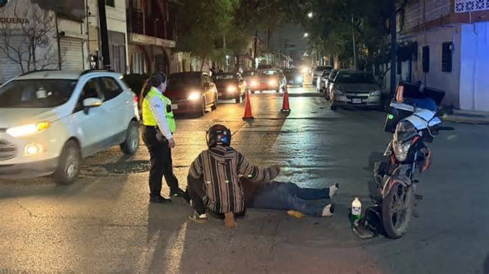 Motociclista resulta lesionado tras ser embestido por camioneta en Monterrey