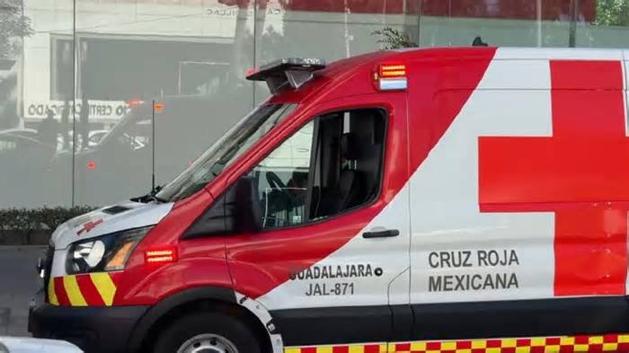 Ambulancia de la Cruz Roja embiste a un motociclista cuando acudía a atender una emergencia en Guadalajara