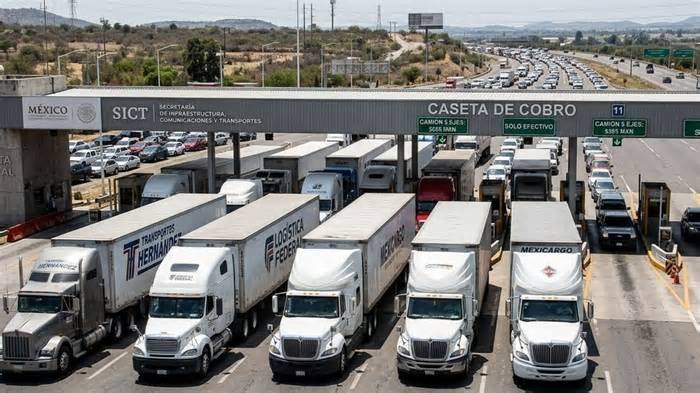 Transportistas bloquean caseta de Hermosillo y se suman al Paro Nacional por seguridad en carreteras