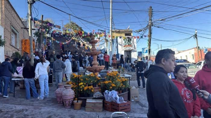 Universidad Carolina instala su monumental altar de muertos en Saltillo; prevén recibir a 90 mil visitantes
