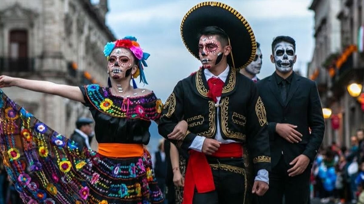 Morelia espera más de 3 mil 500 catrinas y catrines para su desfile del 1 de noviembre