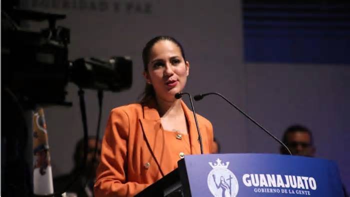Pemex Logística se compromete a revisar reportes por largas filas de pipas sobre carretera Irapuato-Salamanca, informa Libia Dennise