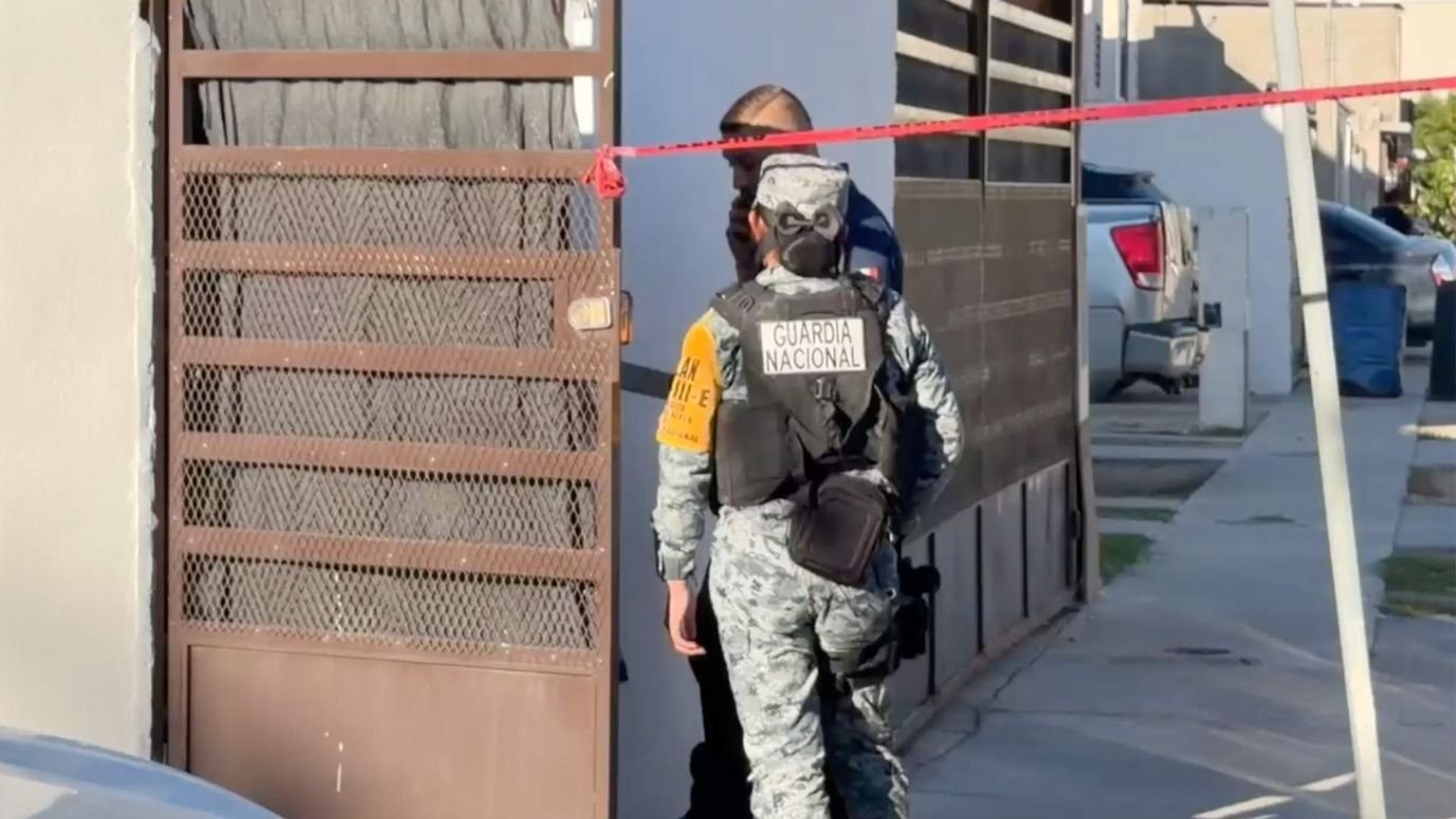 Mujer Encuentra a su Compañero de Vivienda Sin Vida en Ciudad Juárez