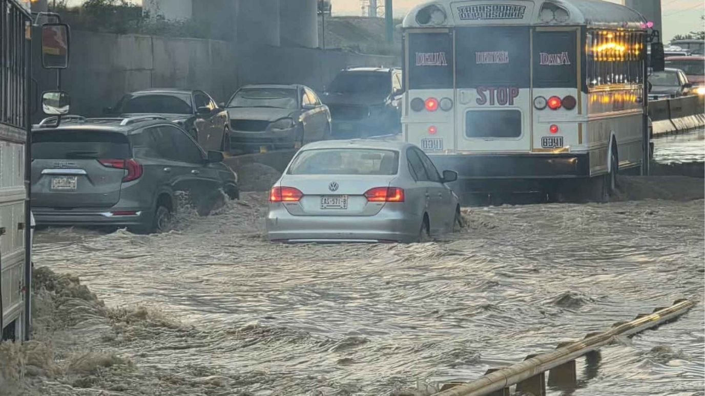 Lluvias Causan Inundaciones y Dejan Vehículos Varados en Ciudad Juárez