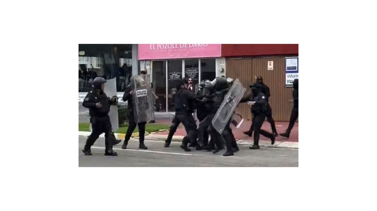 Continúan detenidos siete manifestantes por agua en Guadalajara; señalan que les imputarían delitos