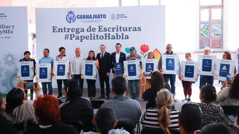 Entregan escrituras a 84 familias de Apaseo el Grande; suman 237 en el municipio