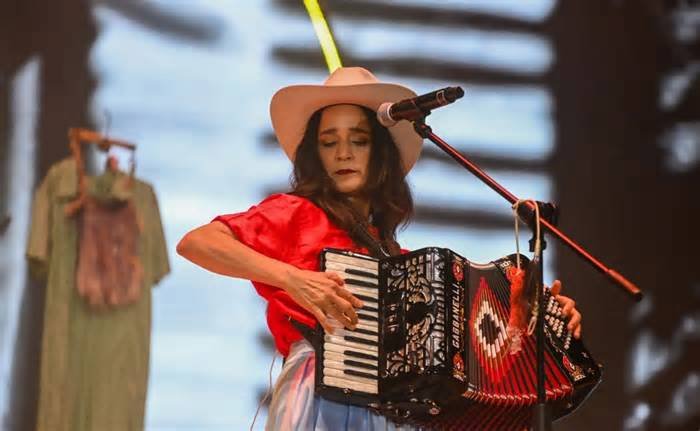 Día de Muertos: Cuernavaca celebra el Festival Miquixtli 2026 con Julieta Venegas; más de 12 mil personas acuden a verla