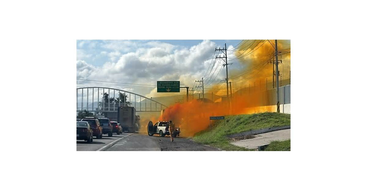 Se registra fuga de peligroso ácido nítrico en la carretera Guadalajara-Chapala