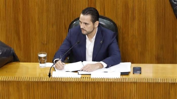 Enfrentan diputados a director de Simeprode por cobros y restricción a municipios de Nuevo León