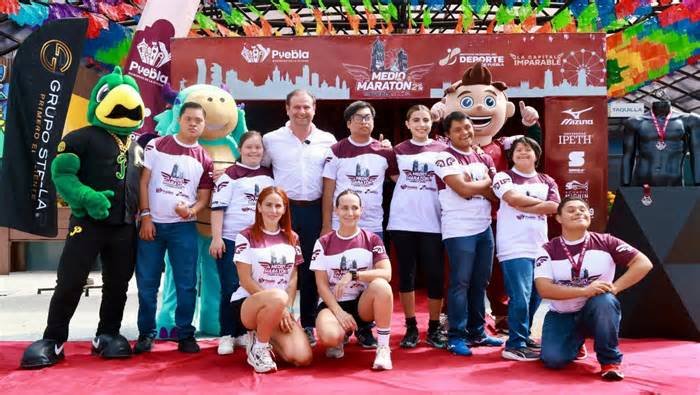 Presentan medalla y playera del Medio Maratón Puebla 2026