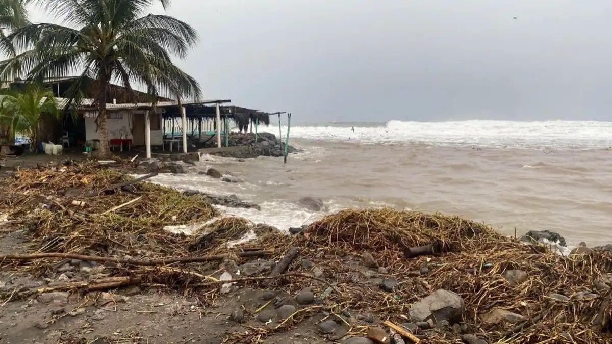 Tormenta Tropical Simon provoca cierre de puertos en Baja California Sur; estas son las zonas afectadas