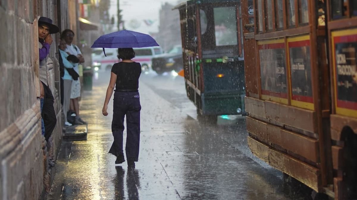 Tras intenso calor, lluvia refresca la noche de este sábado en Morelia