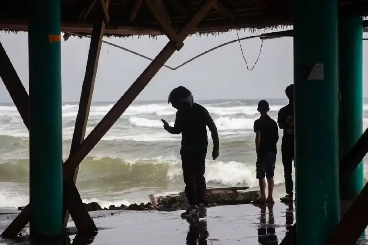 Huracán Polo se aproxima a Baja California Sur, se esperan fuertes lluvias