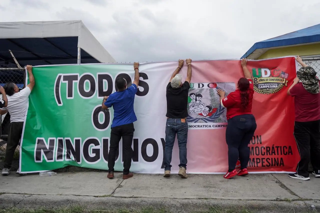 Se suma la Unión Democrática Campesina a la protesta del lote de autos Akbar en Morelia